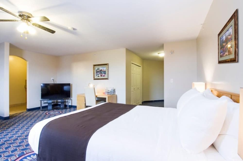Deluxe Suite, 1 Queen Bed photo 3