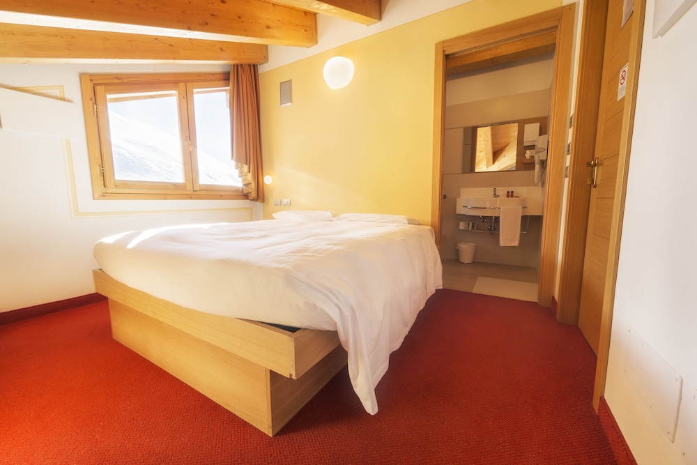 Basic Double Room photo 2