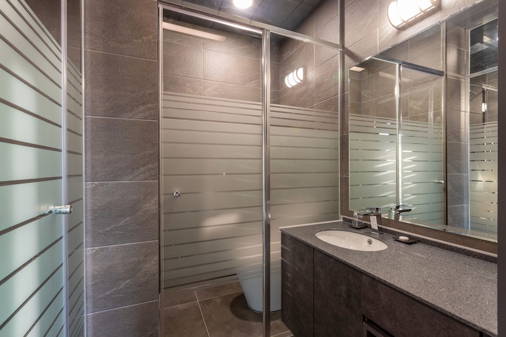 Premium Family Suite - Photo 6