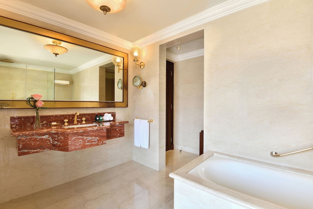 Junior Suite, 1 Bedroom, Balcony - Photo 10