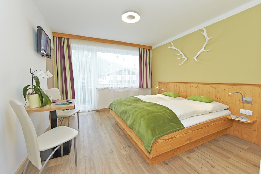 Family Quadruple Room, Balcony, Mountain View (Comfort), photo 6