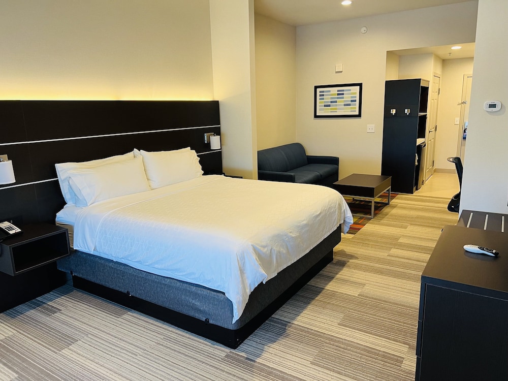 Standard Room, 1 King Bed, Accessible (Comm, Accessible Tub) - Photo 2
