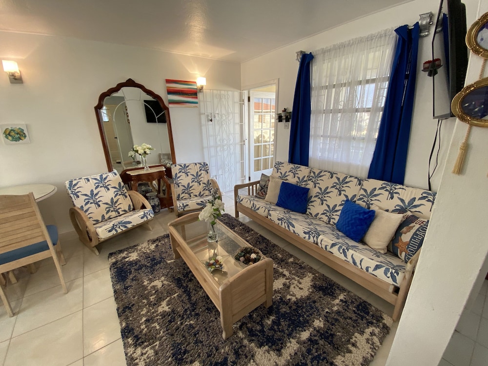 Lovely 2 Bedroom Unit photo 1