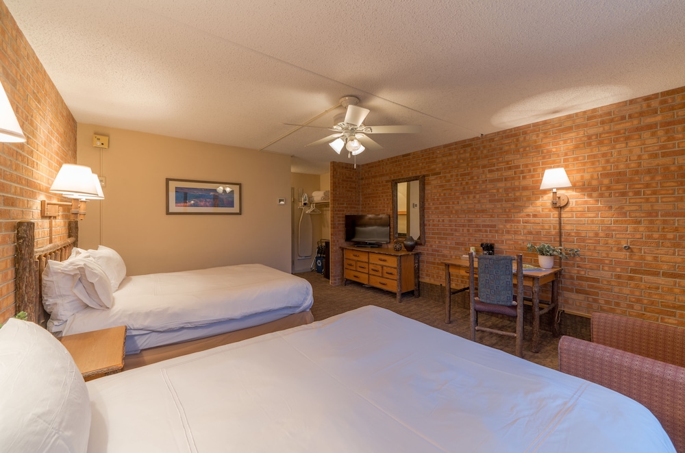 Standard Room, 2 Queen Beds - Photo 2