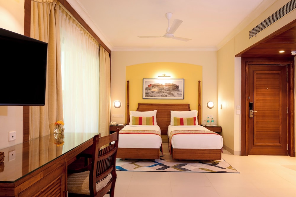 Premium Twin Room With Balcony - Photo 4