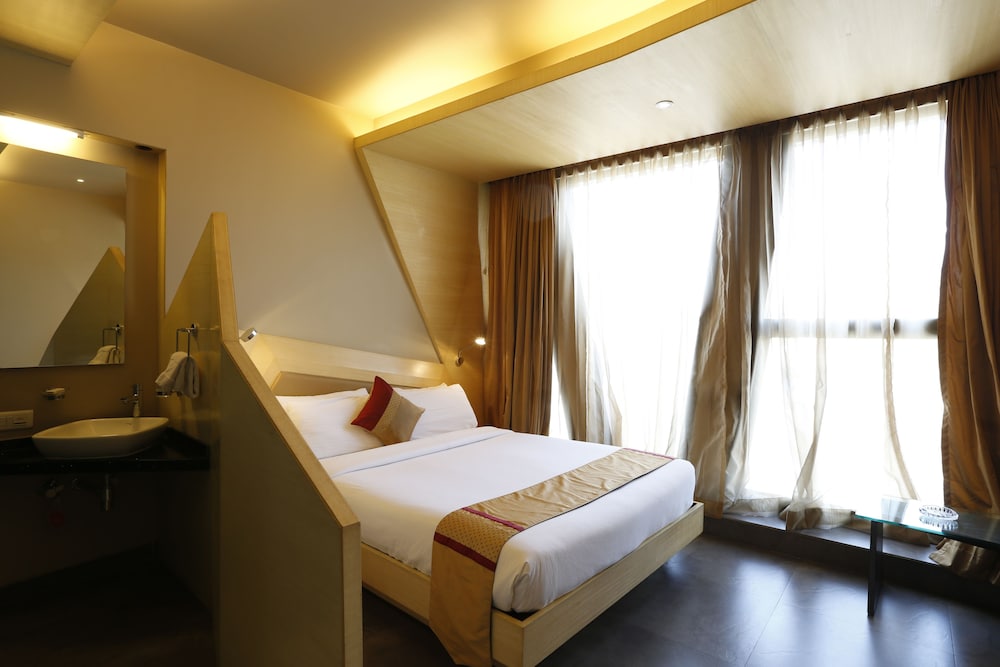Deluxe Room - Photo 5