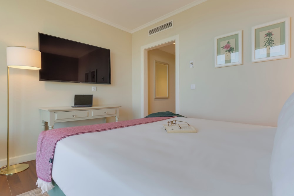 Double or Twin Room, Balcony (Partial Sea View)