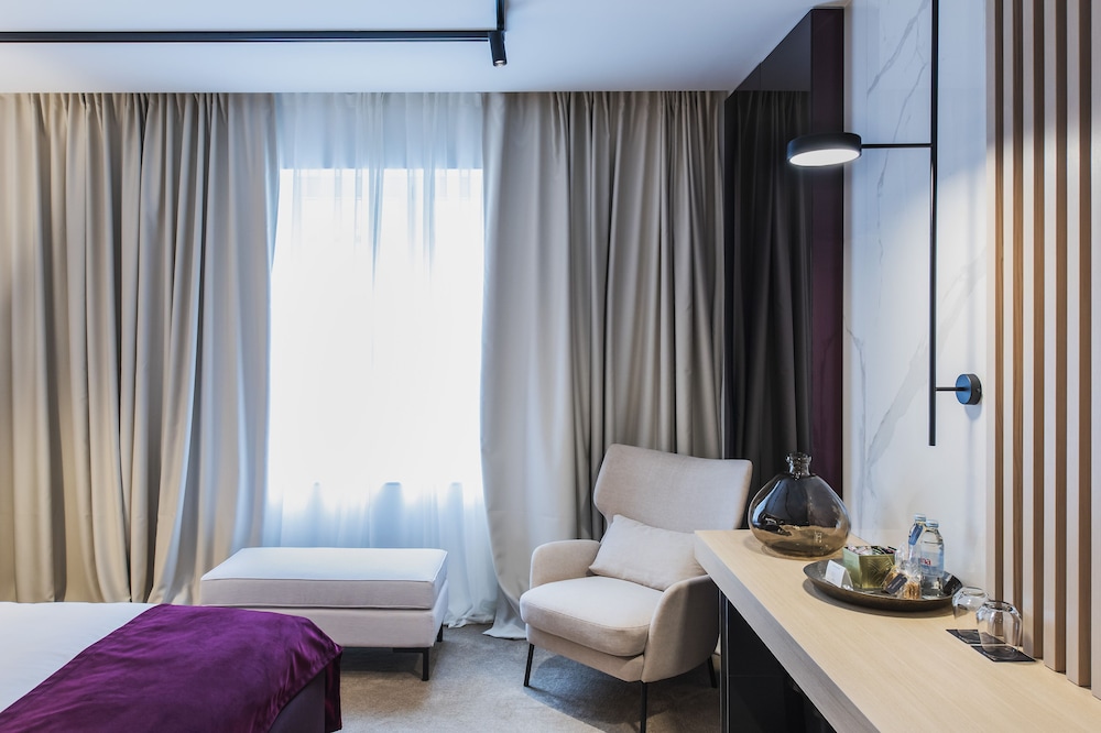 Superior Room, 1 Queen Bed photo 3