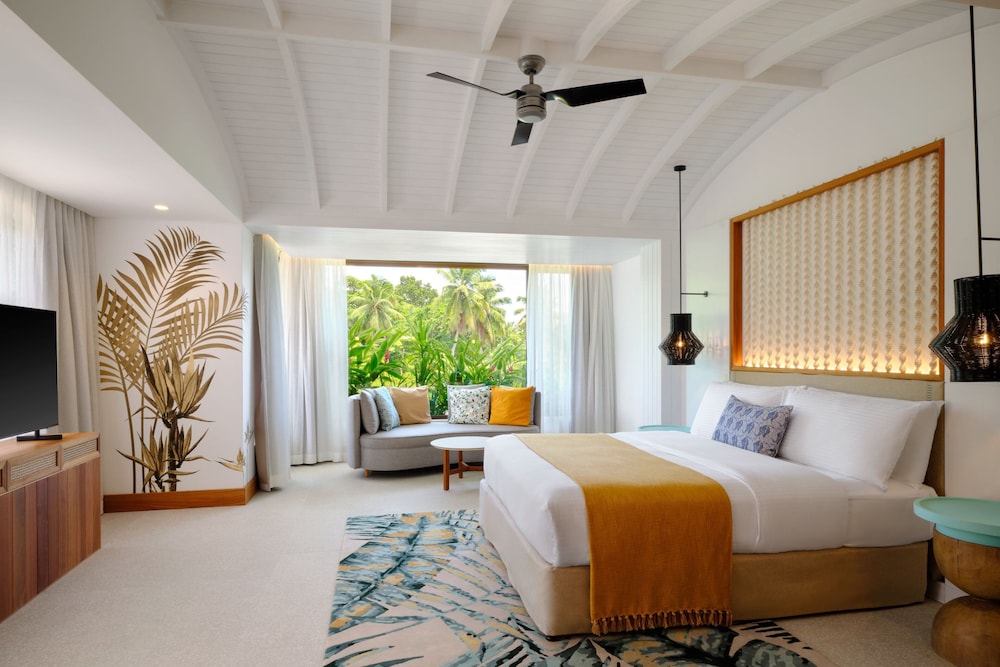 Senior Suite, 1 King Bed, Terrace, Mountain View - Photo 3