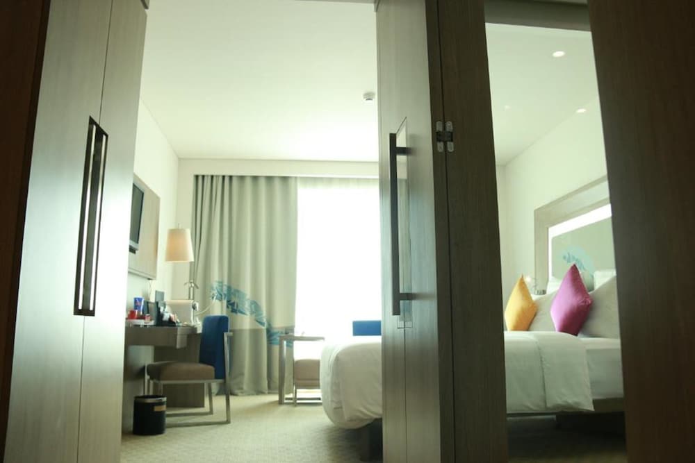 Superior Room, 1 King Bed photo 3