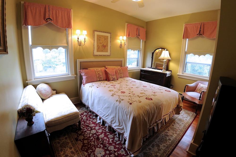 Classic Room, 1 Queen Bed photo 1