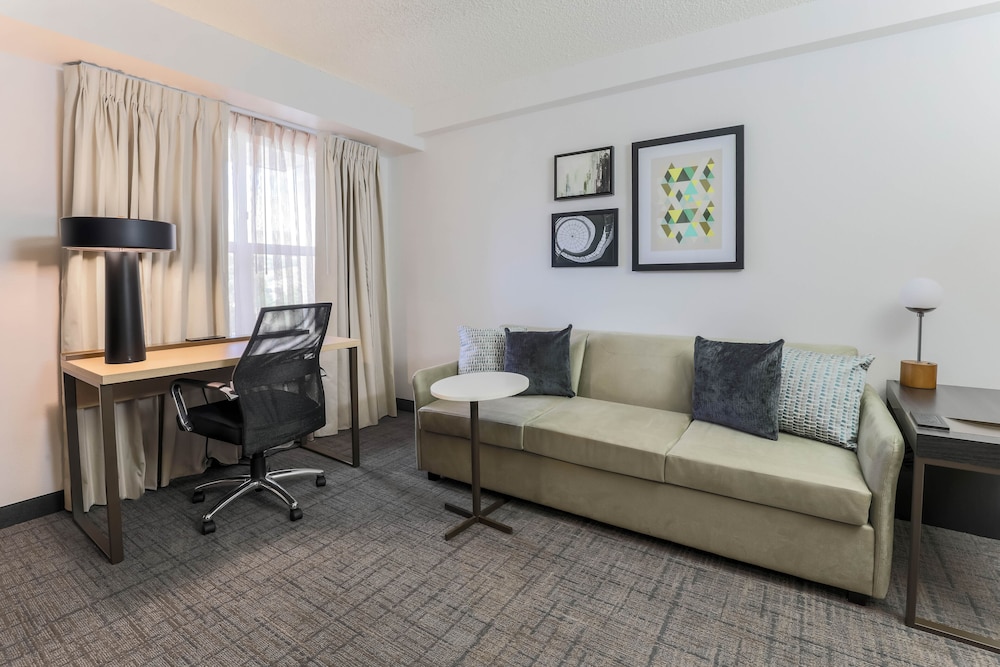 Suite, 2 Bedrooms, Fireplace (Hearing Accessible) photo 2