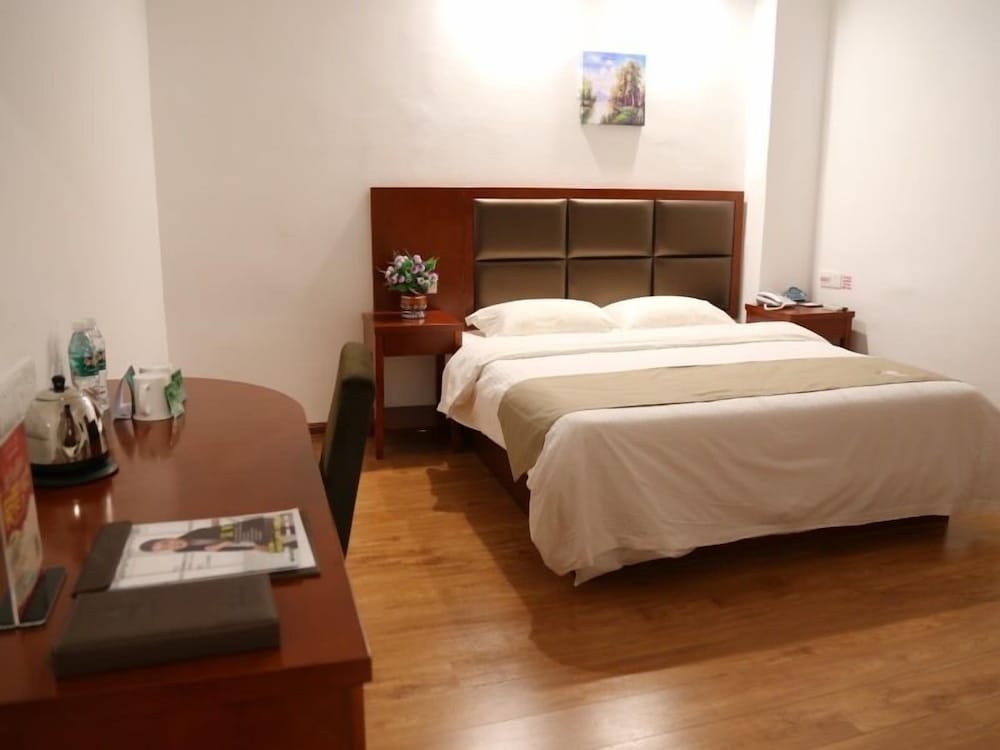 Room, 1 King Bed (No Window)