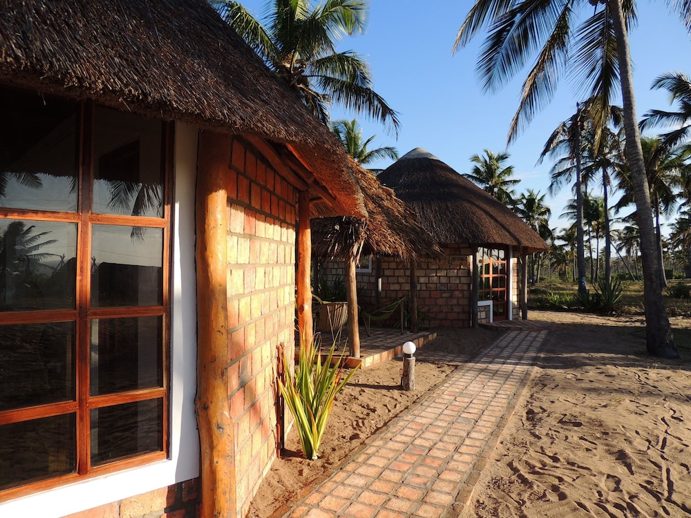 Basic Double or Twin Room, Ensuite, Partial Ocean View photo 3