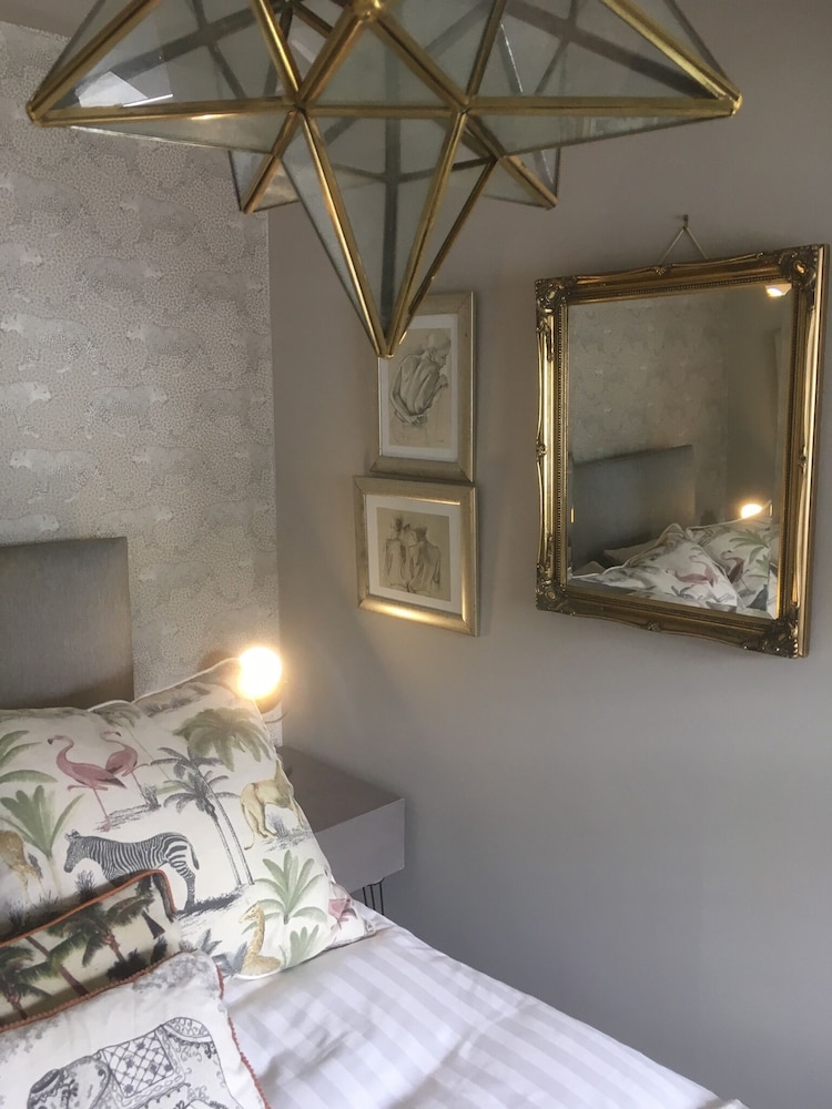 Double or Twin Room, Ensuite, Garden View (Petite Room- Ground Floor) photo 2