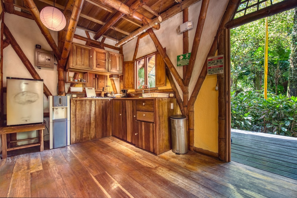 Junior Bungalow, 2 Bedrooms, Hot Tub, Garden View photo 2