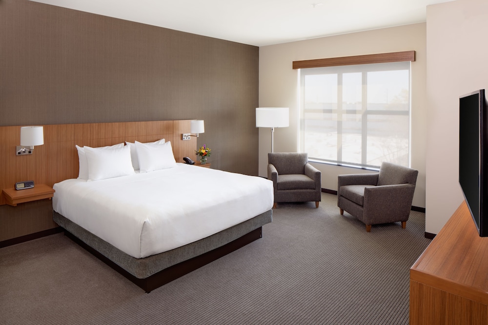 Suite, 1 King Bed with Sofa bed, Accessible, Bathtub photo 2