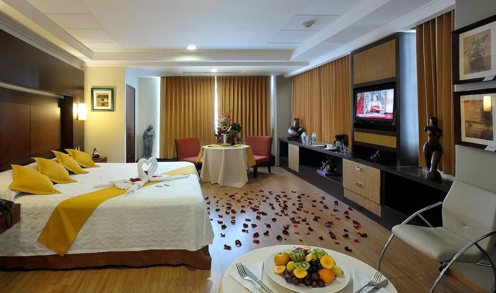 Deluxe Suite - Photo 1