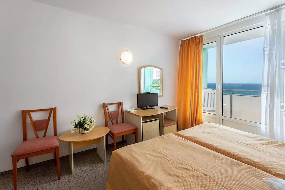Double or Twin Room, Partial Sea View