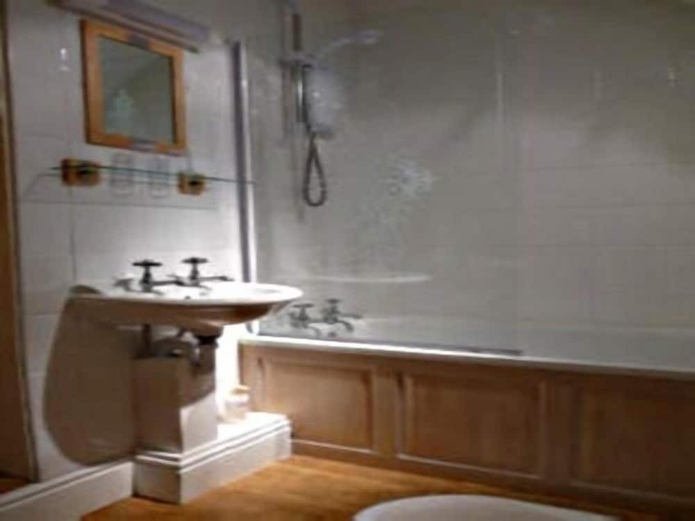Twin Room, Ensuite (Gwanwyn) photo 2