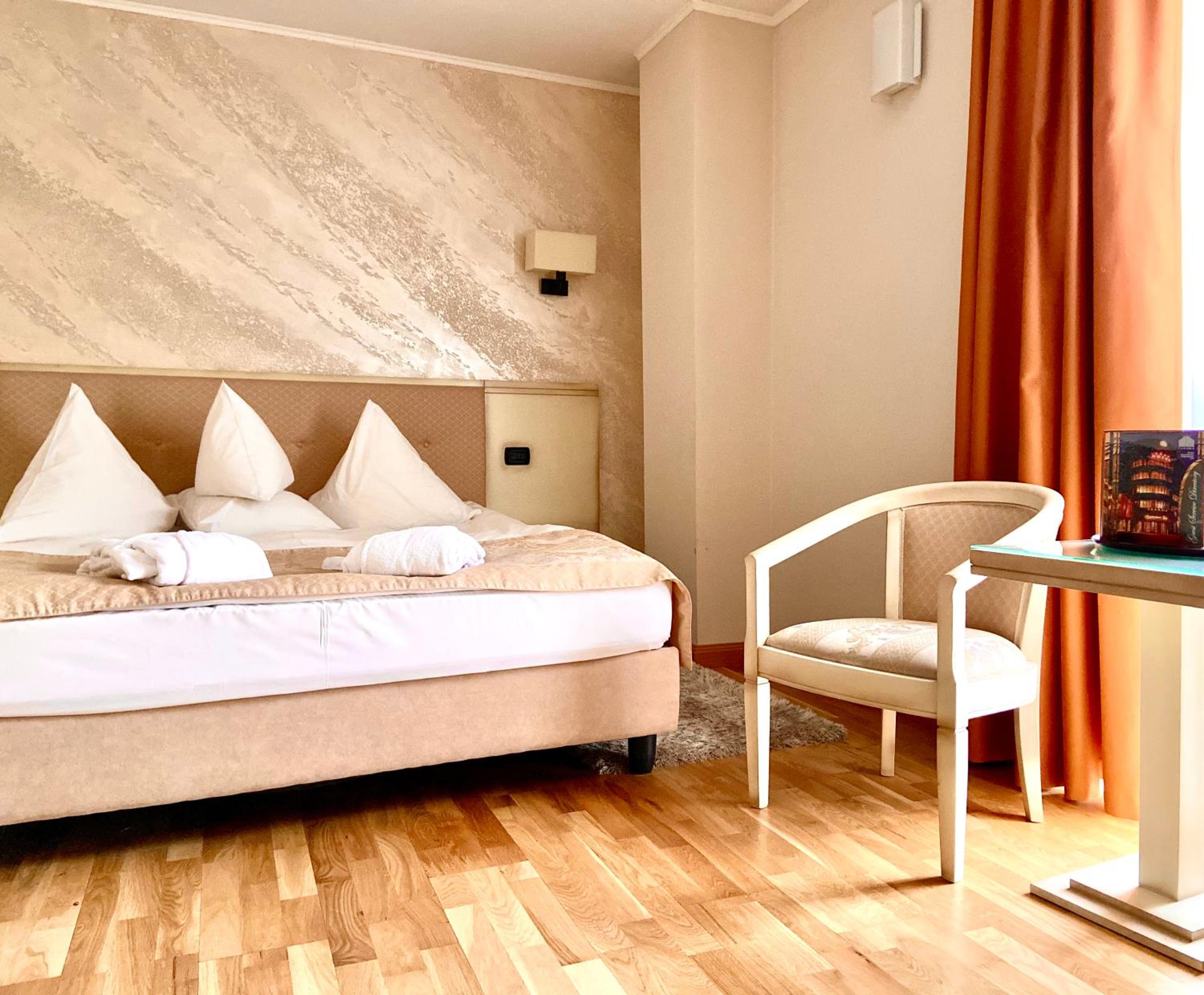 Double or Twin Room with Spa Access - Photo 2