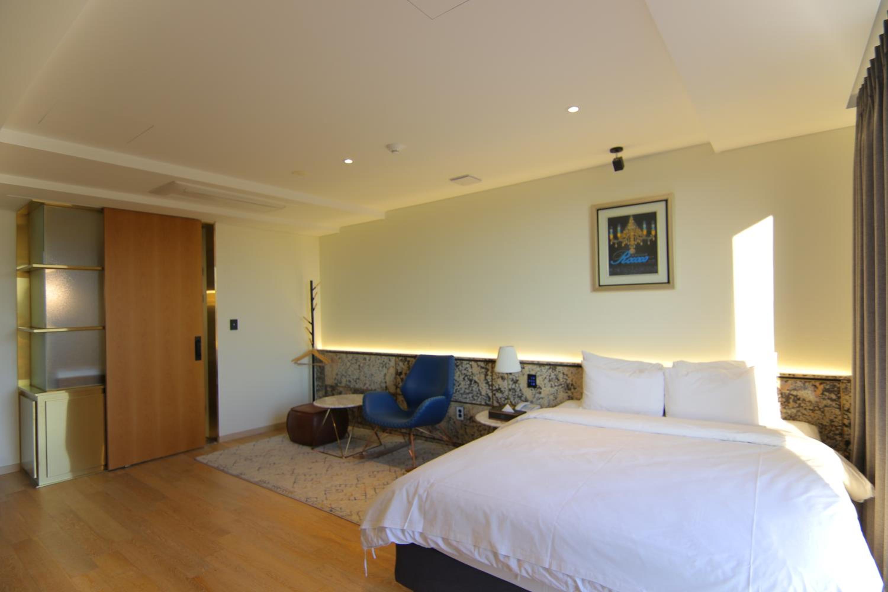 Standard Double Room - Photo 9