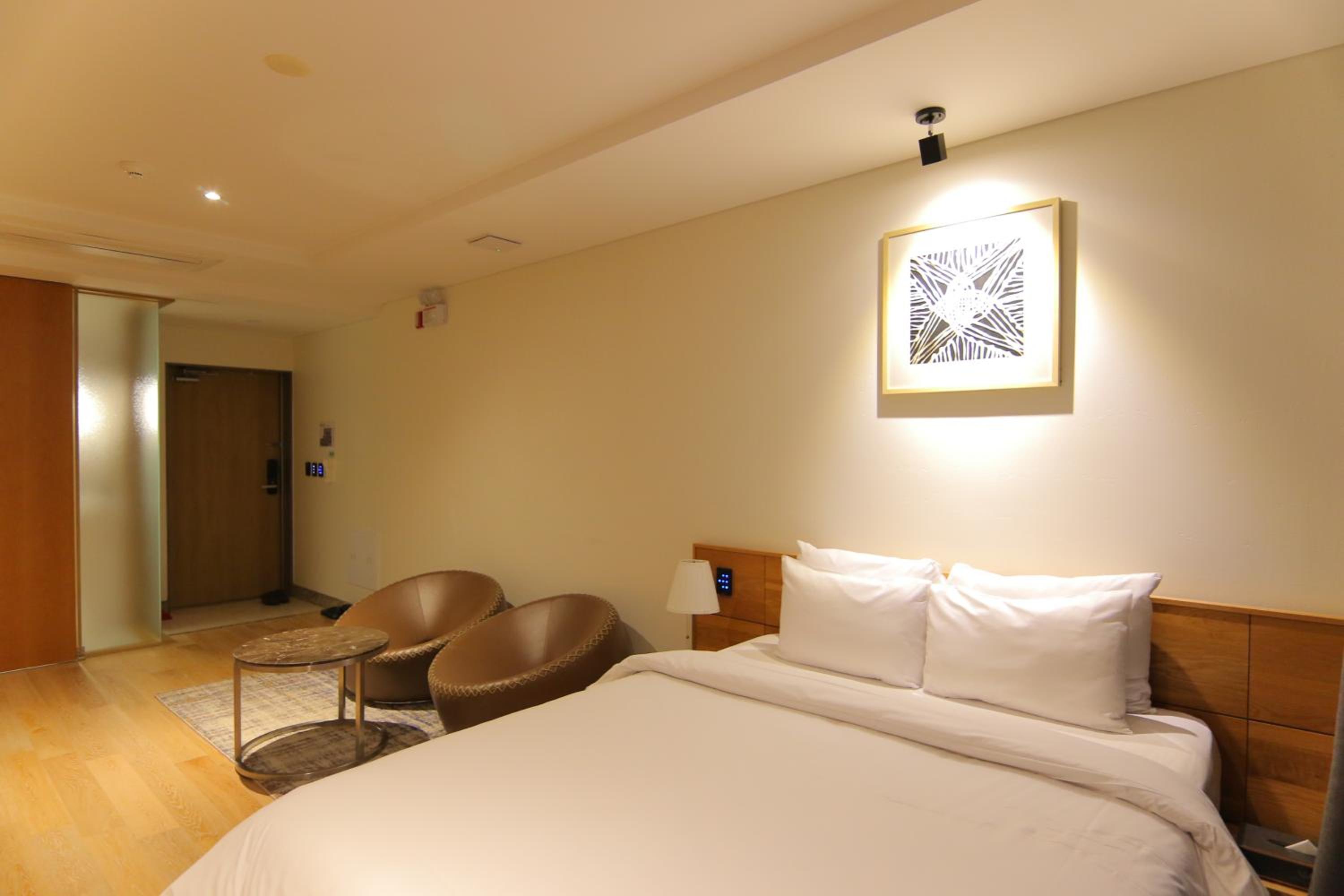 Standard Double Room - Photo 10