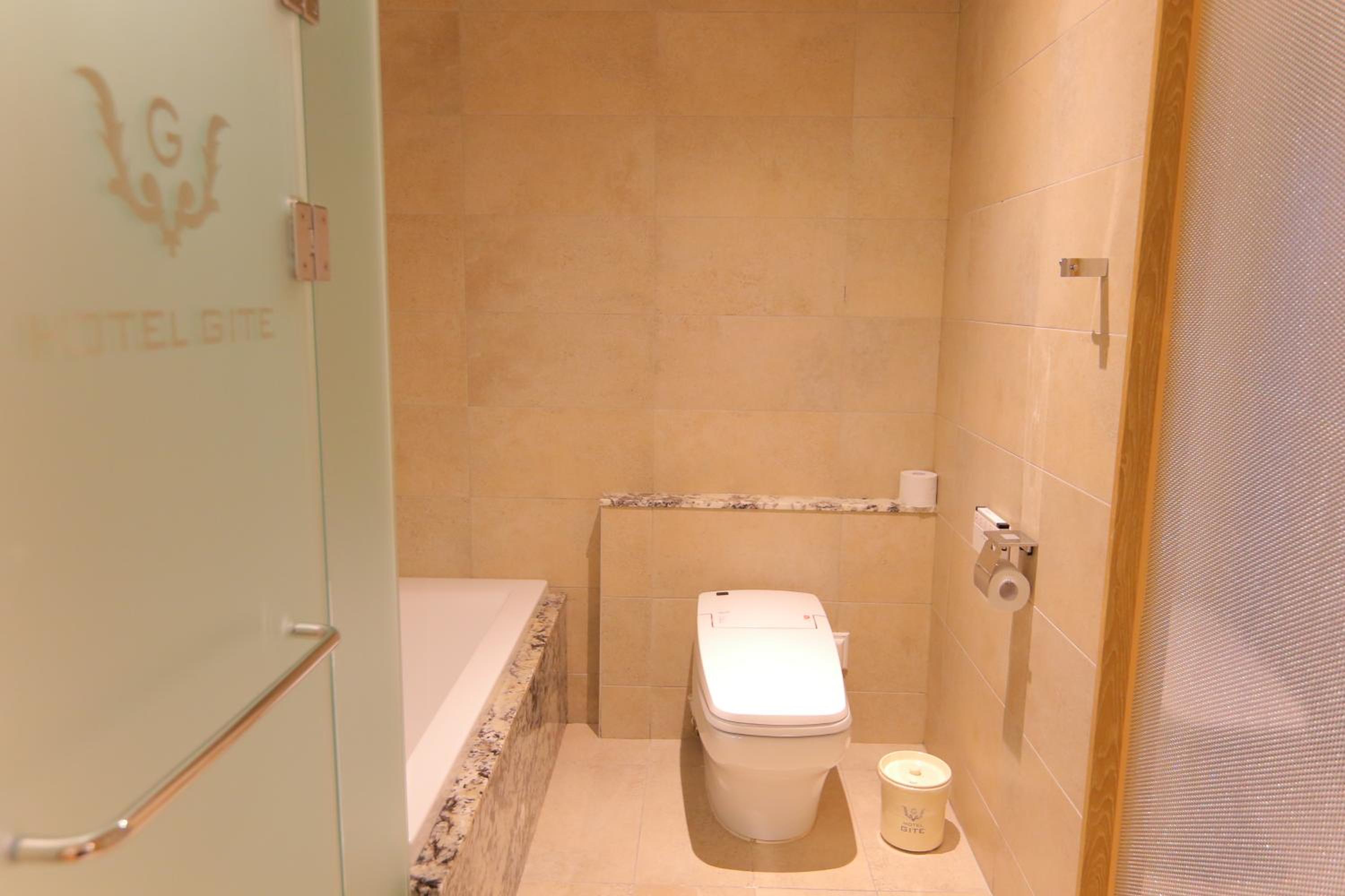 Economy Double Room with Check-In from 18:00 to 24:00 - Photo 15