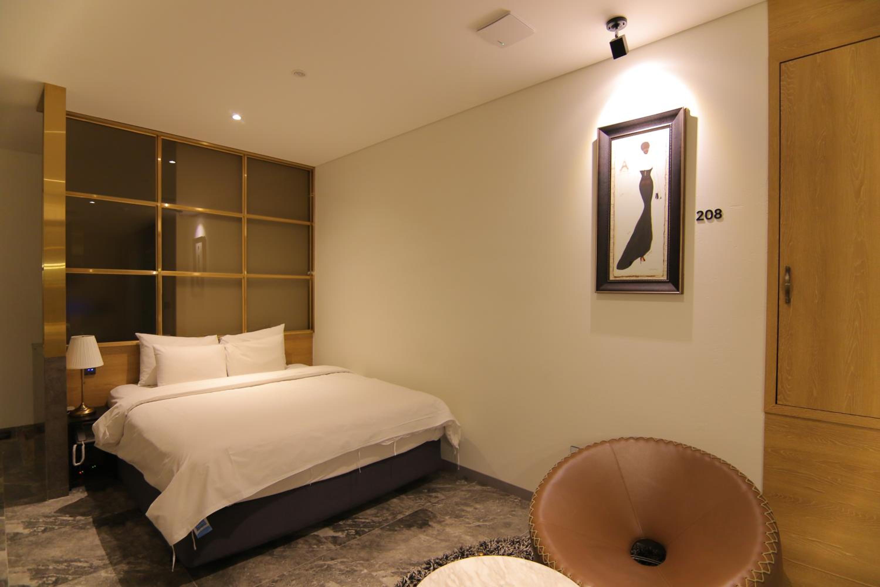 Economy Double Room with Check-In from 18:00 to 24:00 - Photo 5