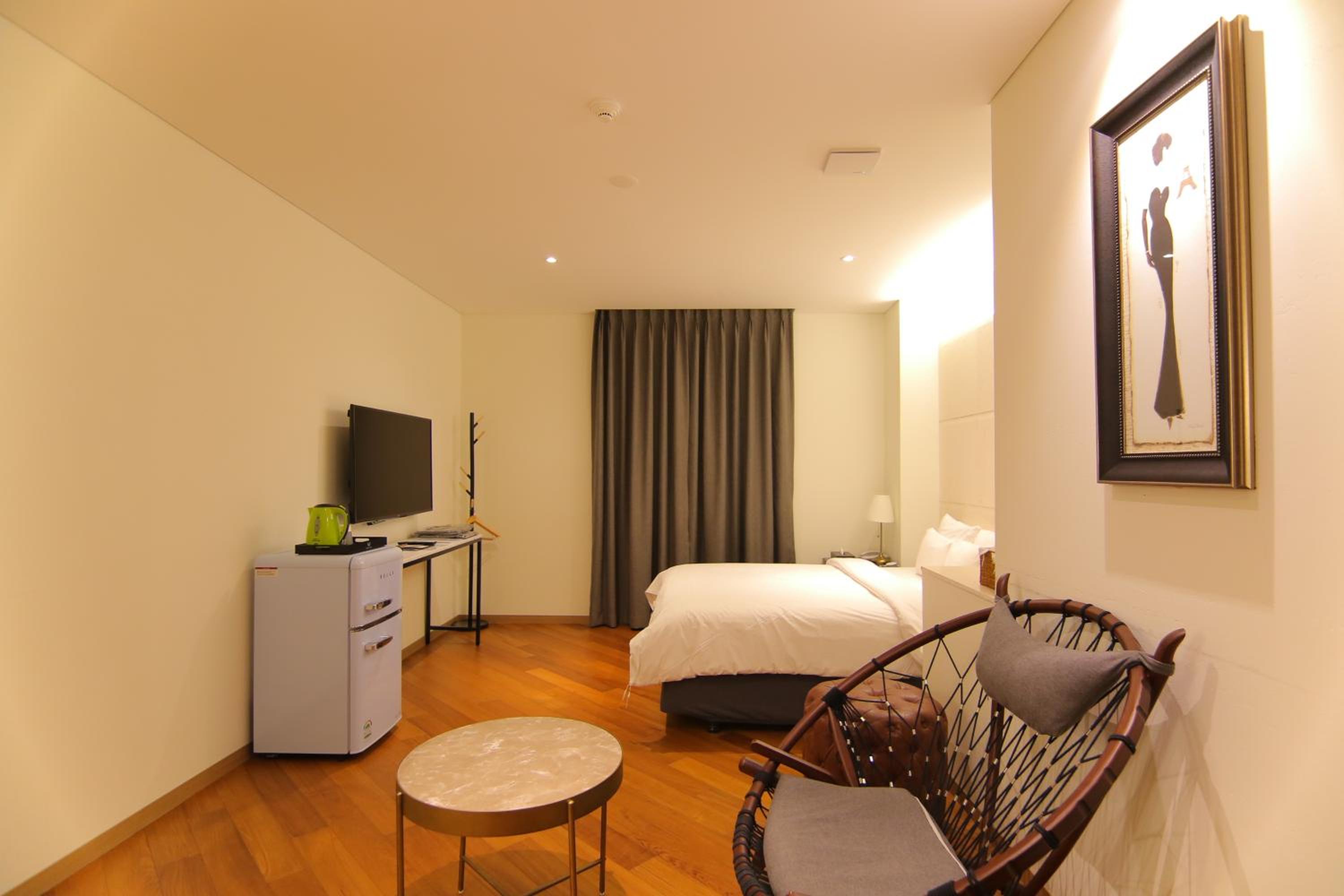 Economy Double Room with Check-In from 18:00 to 24:00 - Photo 6