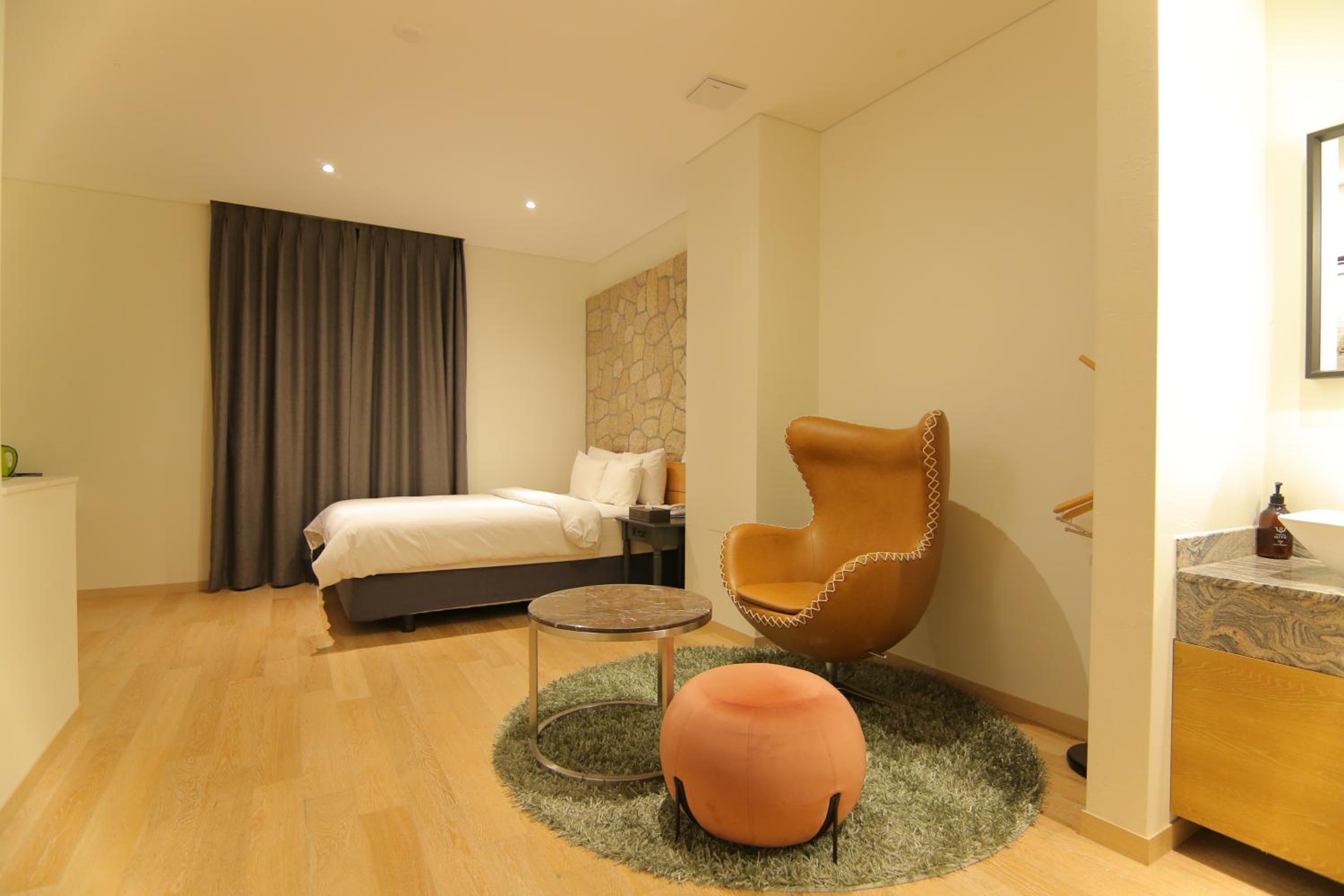 Economy Double Room with Check-In from 18:00 to 24:00 - Photo 7