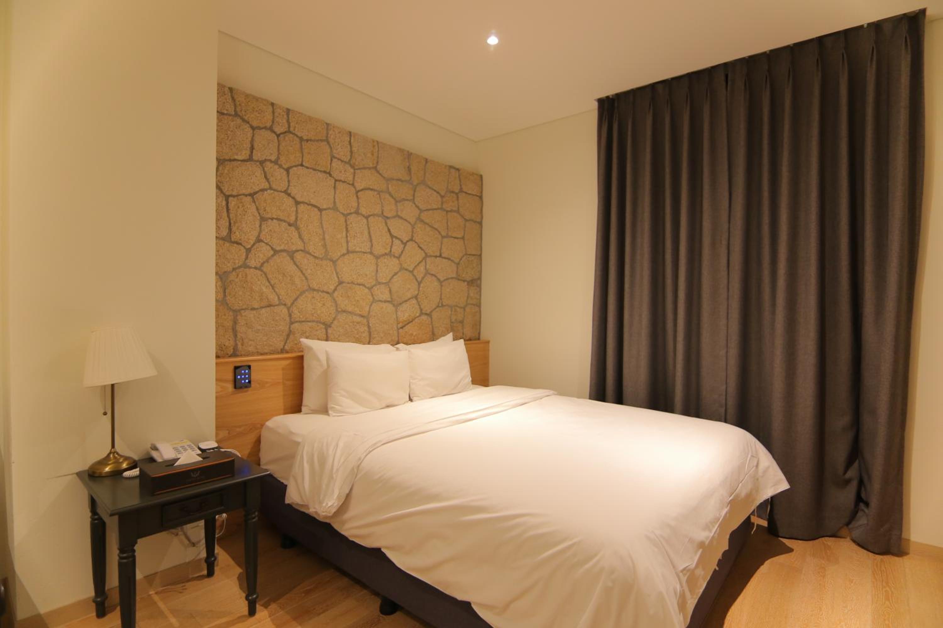 Economy Double Room with Check-In from 18:00 to 24:00 - Photo 3