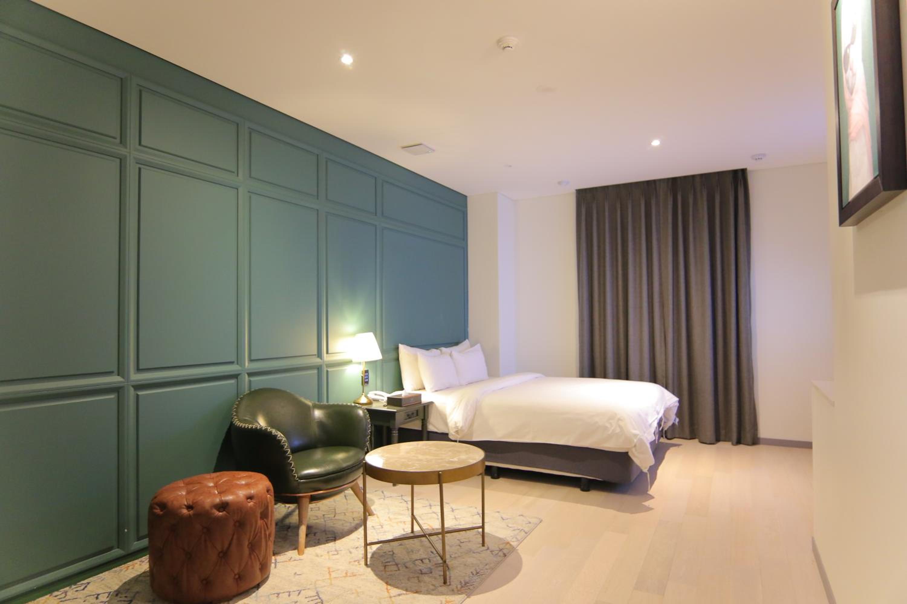 Economy Double Room with Check-In from 18:00 to 24:00 - Photo 10