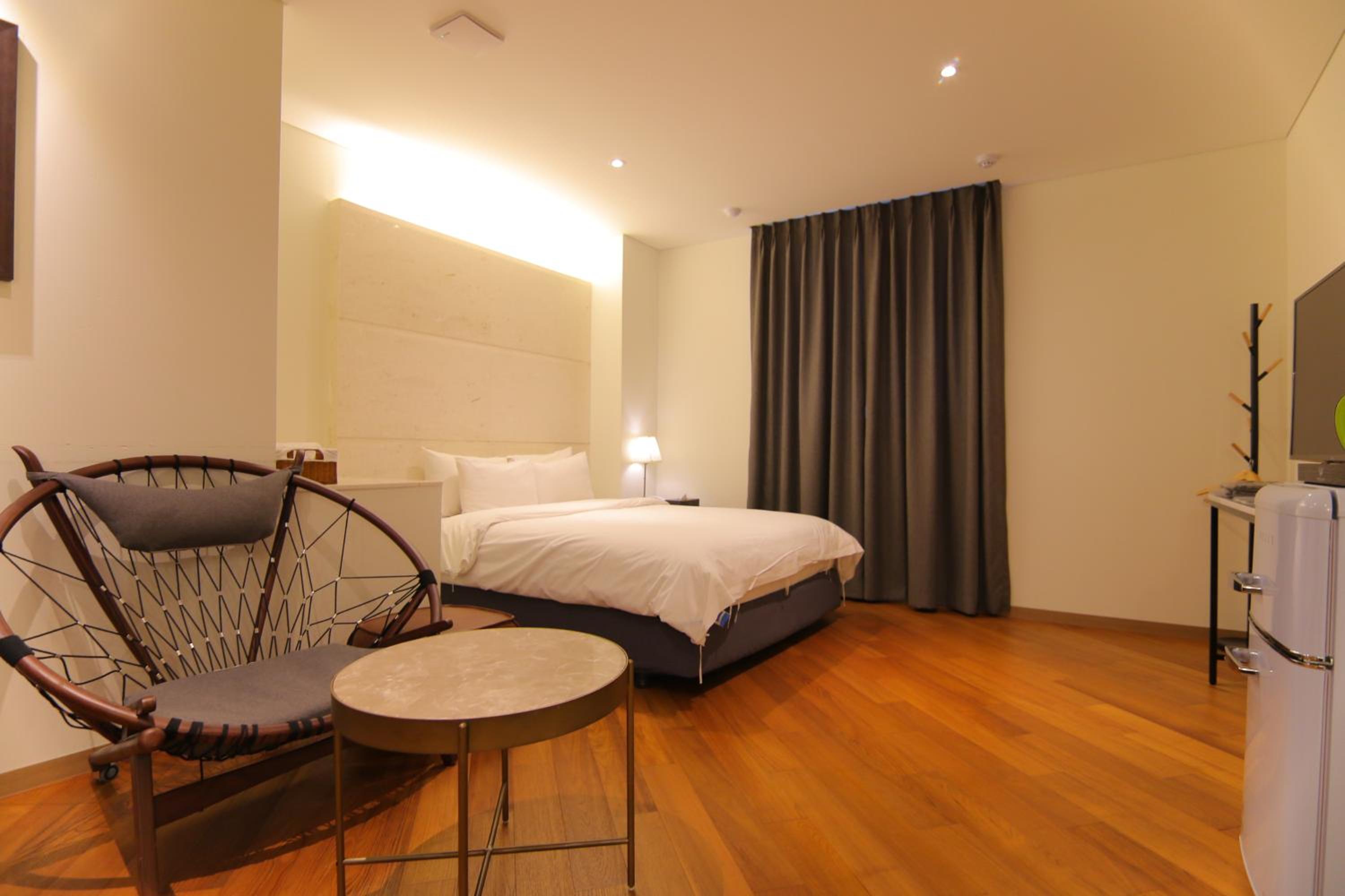Economy Double Room with Check-In from 18:00 to 24:00 - Photo 14