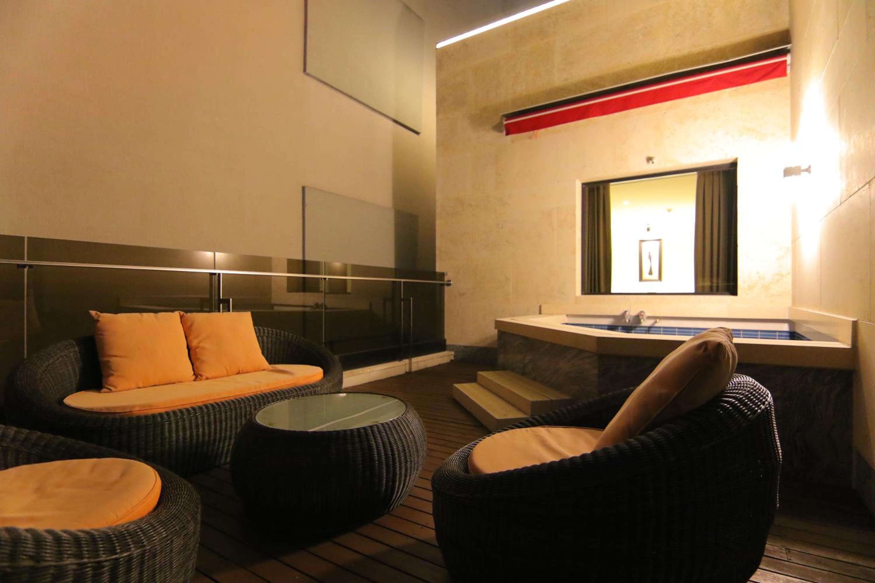 Imperial Suite - Photo 20