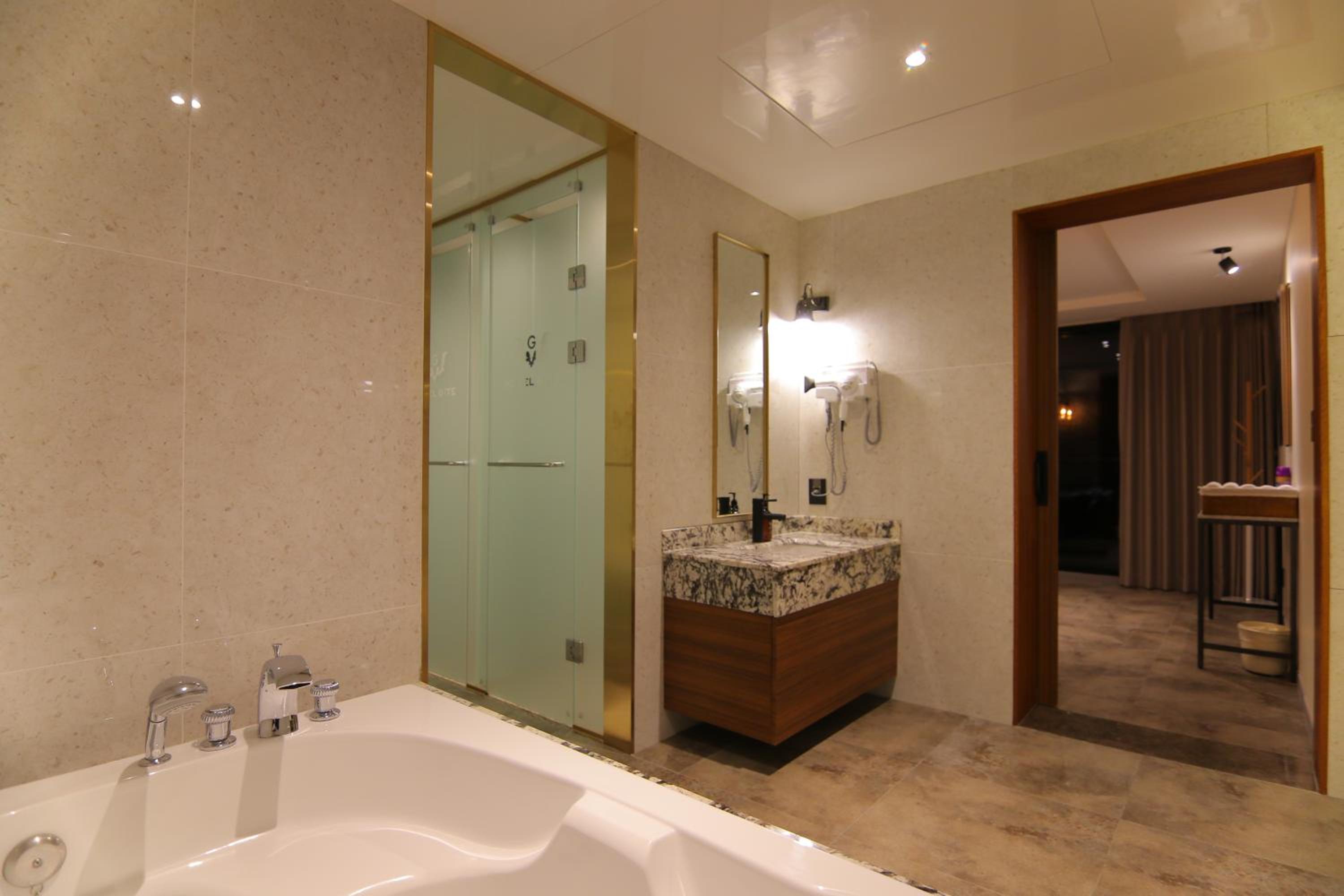 Imperial Suite - Photo 6