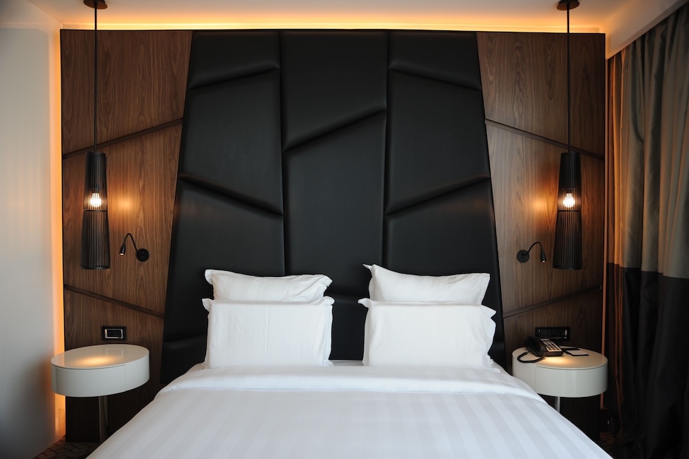 Deluxe Suite, City View photo 2