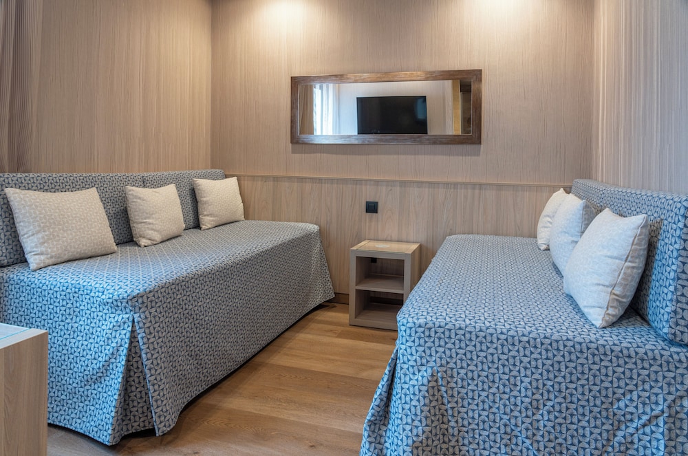 Quadruple Room photo 2
