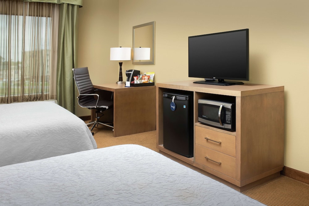 Room, 2 Queen Beds, Accessible, Bathtub (Mobility & Hearing) photo 2