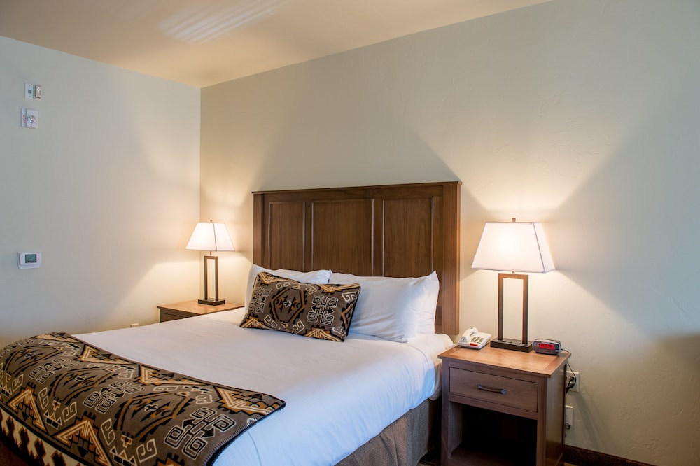 Deluxe Room, 1 King Bed with Sofa bed photo 1