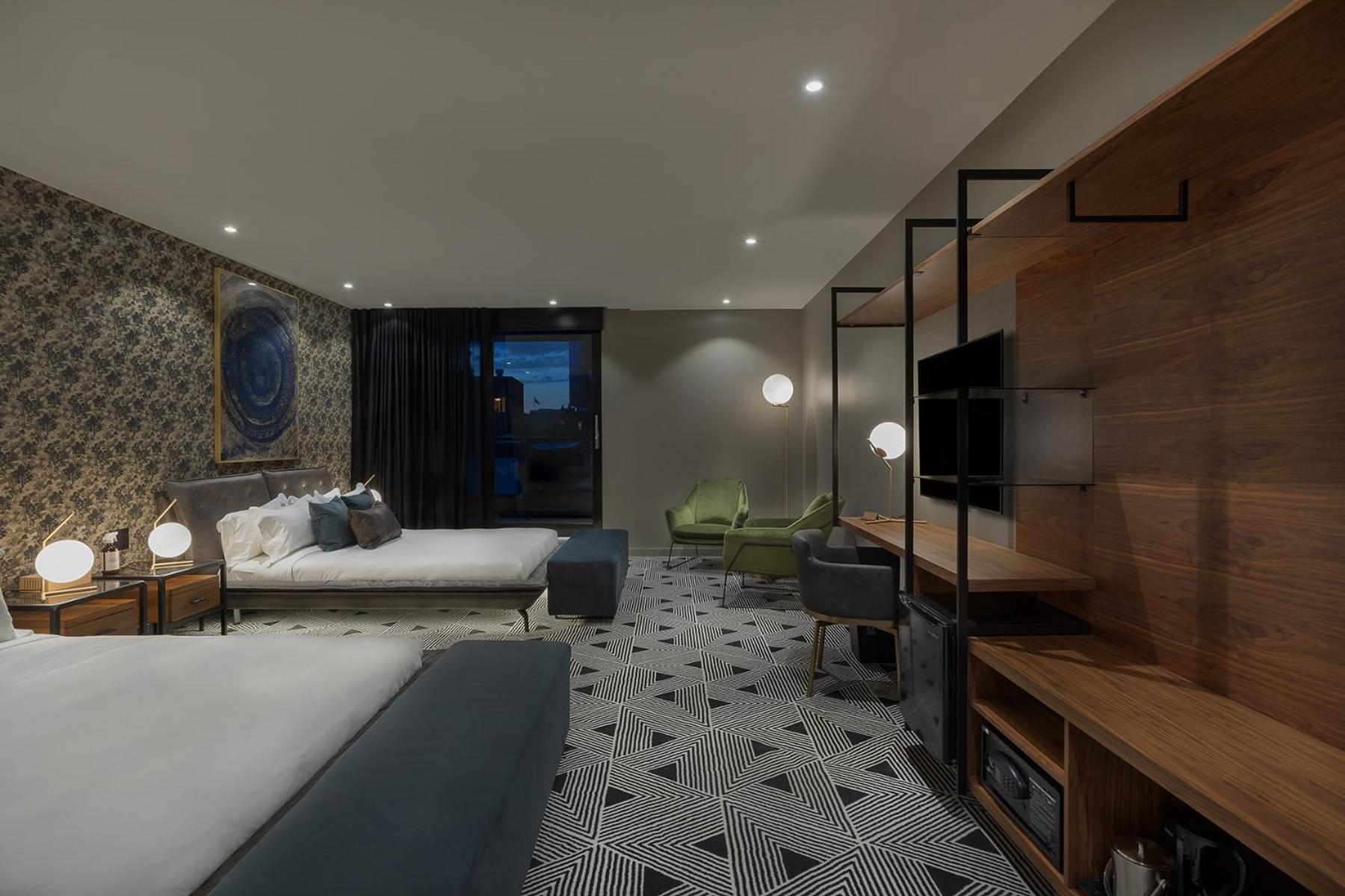 Deluxe Queen Room With Two Queen Beds photo 3