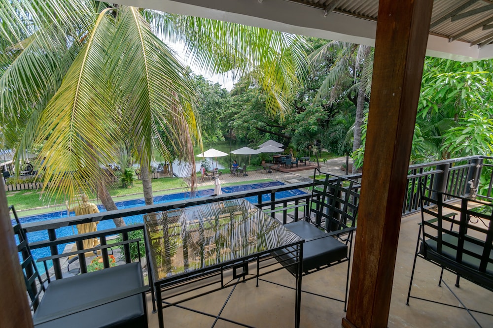 Deluxe Double Room, Balcony (Air-con) photo 2