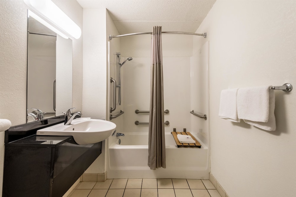 Deluxe Room, 2 Double Beds, Accessible, Non Smoking - Photo 5