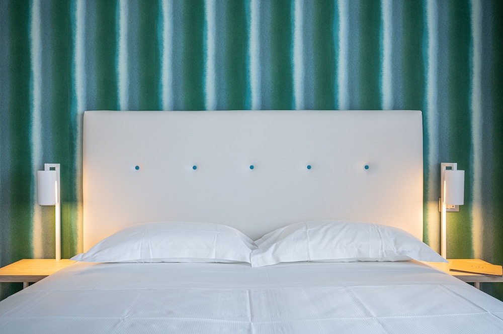 Young Double or Twin Room - Photo 1