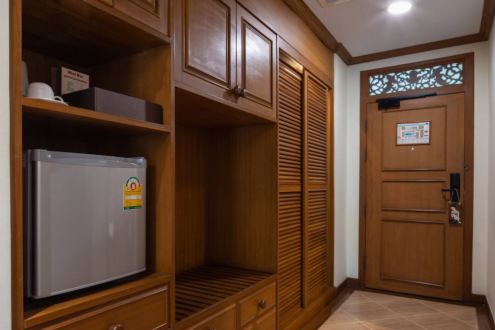Deluxe Room, 1 King Bed, Pool Access (Lanna) - Photo 6