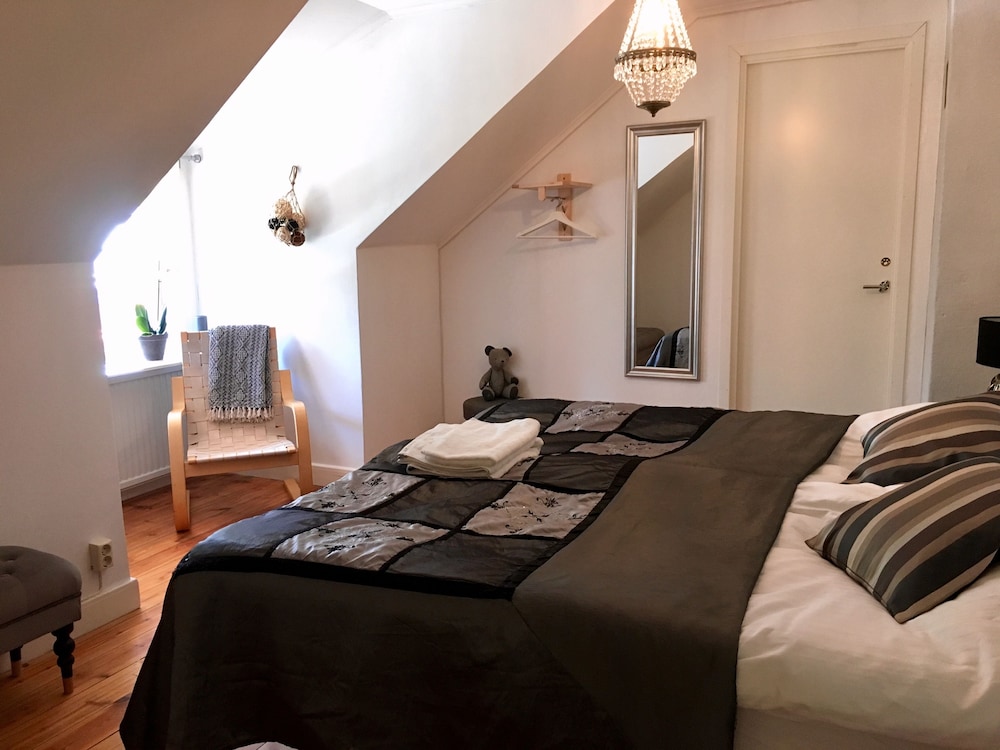 Classic Double Room, 1 King Bed, Canal View photo 2
