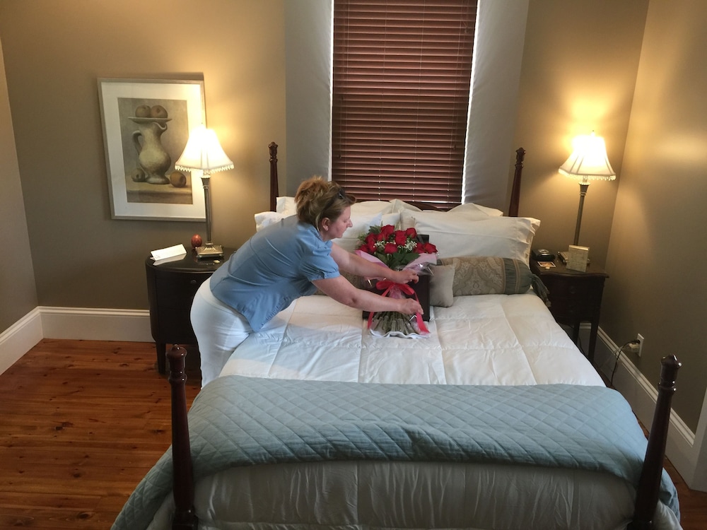 Premium Suite, 1 Queen Bed, Private Bathroom photo 2