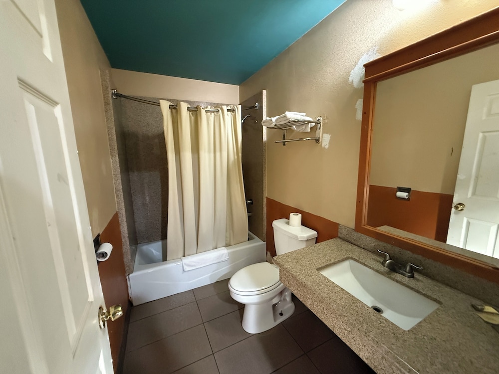 Room, Smoking (2 King Bed) photo 2