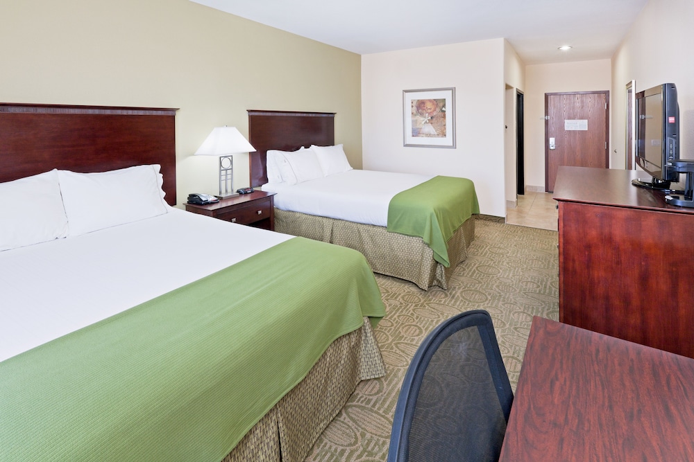 Standard Room, 2 Queen Beds - Photo 3