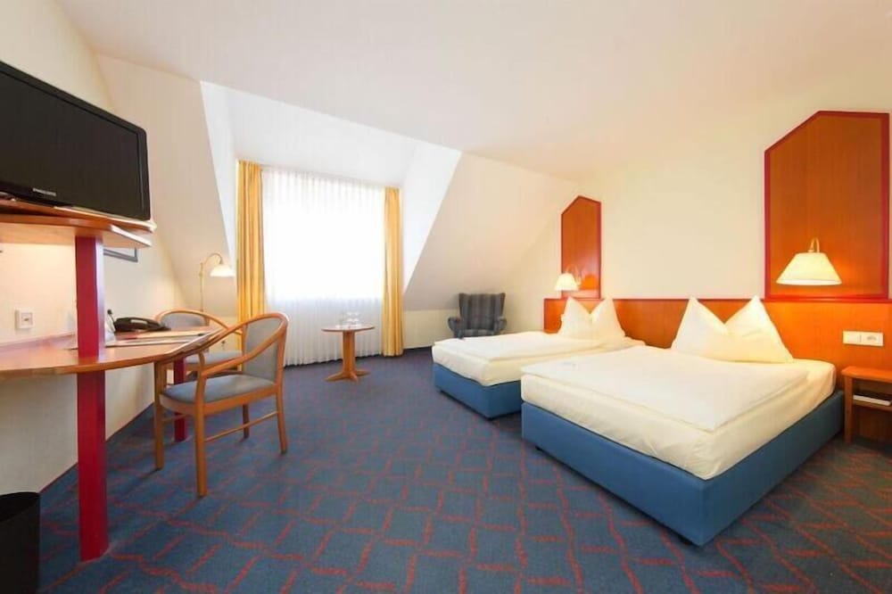 Twin Room, Smoking